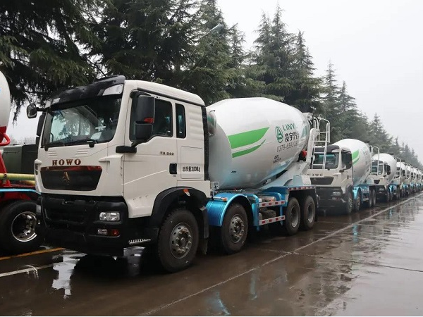 春雨濛濛，氣勢(shì)如虹！凌宇攪拌車震撼發(fā)車！