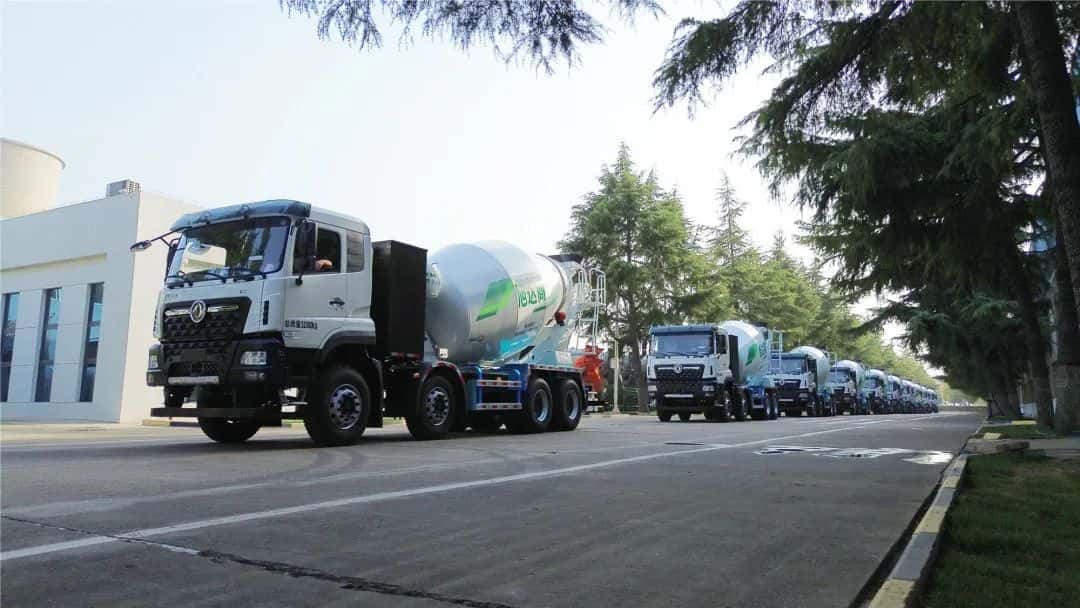 馭風(fēng)而行，中集車輛15臺新能源攪拌車駛?cè)牒?，繪就荊楚生態(tài)長卷