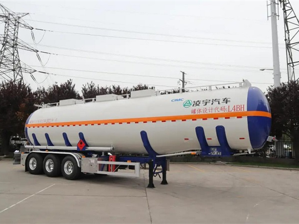 中集凌宇新款鋁合金易燃液體運輸車來了！